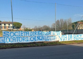 Mai più sotto i distinti e via da Busto